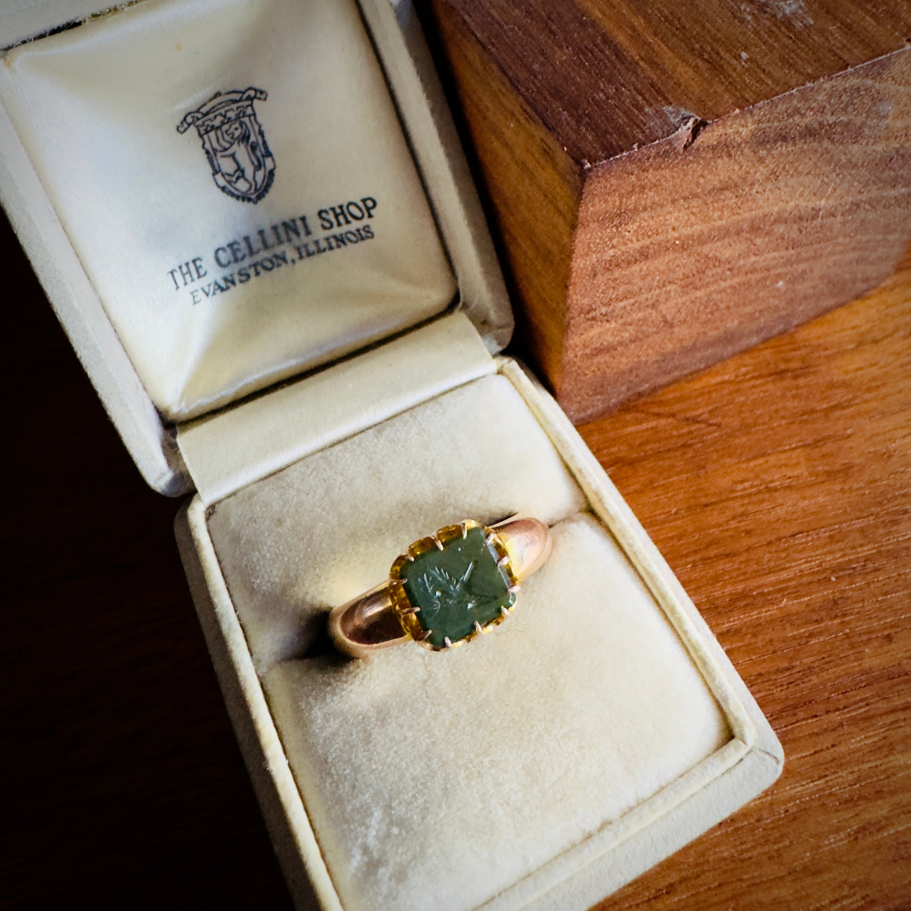 Antique Arts & Crafts 9k Green Agate Dove of Peace Ring