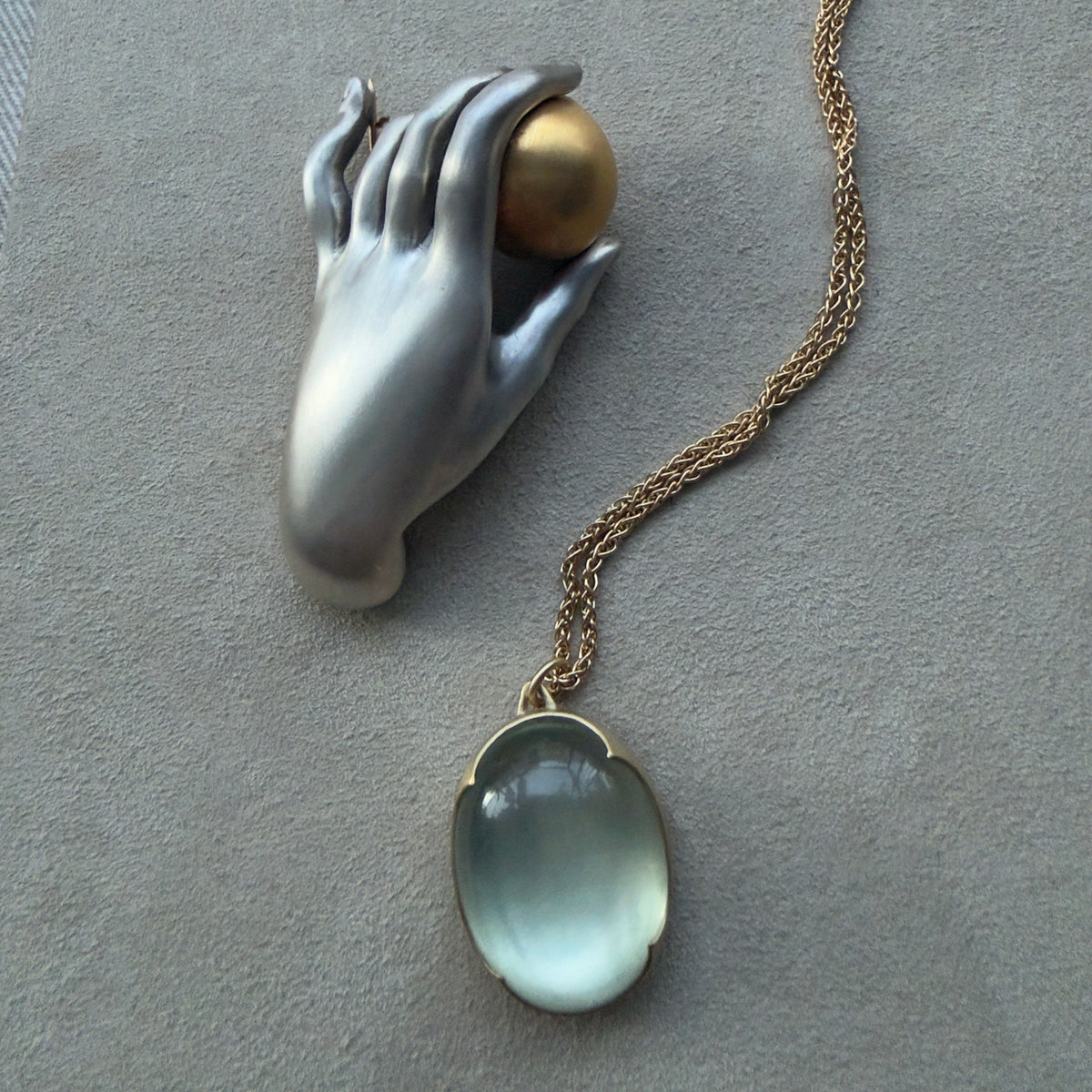 Gabriella Kiss 18k Oval Ceylon Moonstone Pendant Necklace- 16.5”