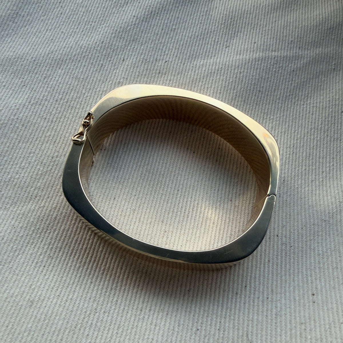 Vintage 18k Minimal Squoval Bangle Bracelet