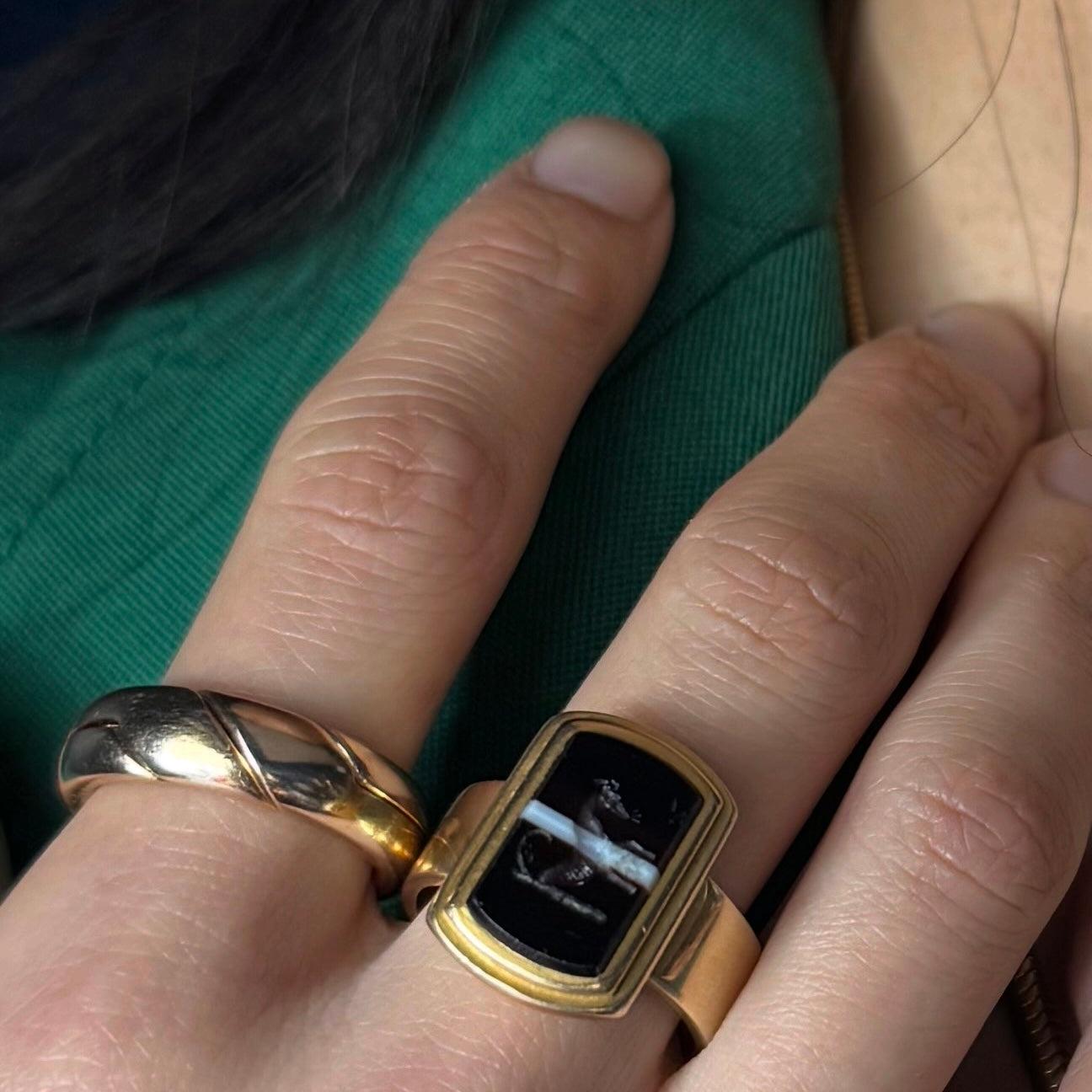 Antique Victorian 15k Intaglio Greyhound & Tudor Rose Mourning Ring