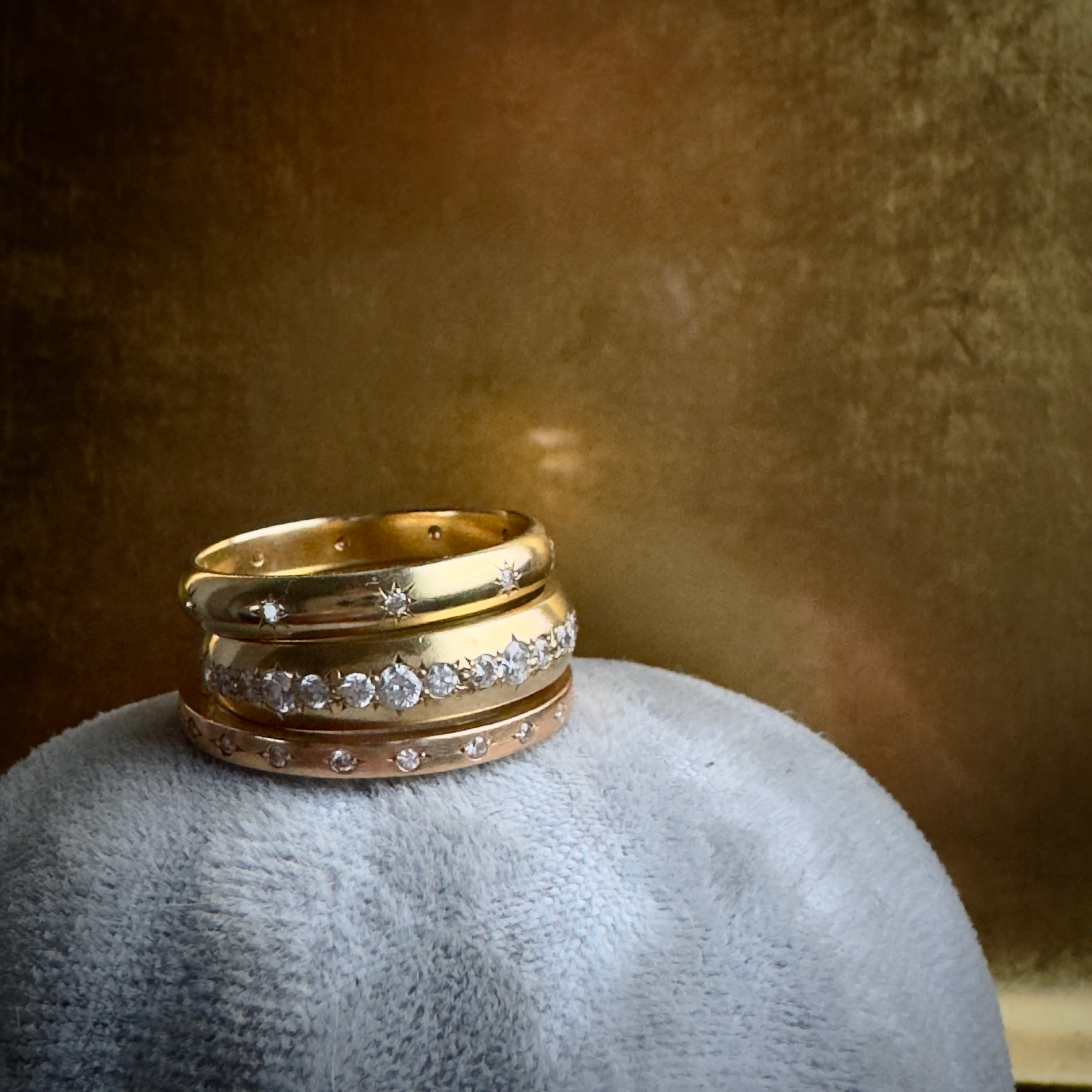 Tura Sugden 18k Yellow Gold Full Diamond Cloak Band Ring - 4mm