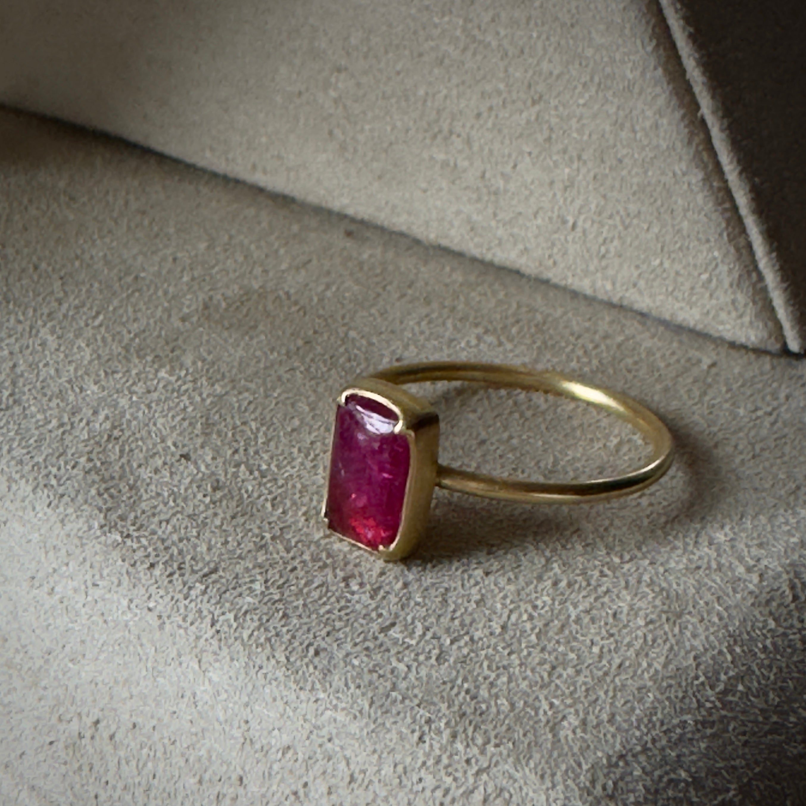 Gabriella Kiss 18k Rectangular Cabochon Untreated Ruby Ring - 1.4 ct