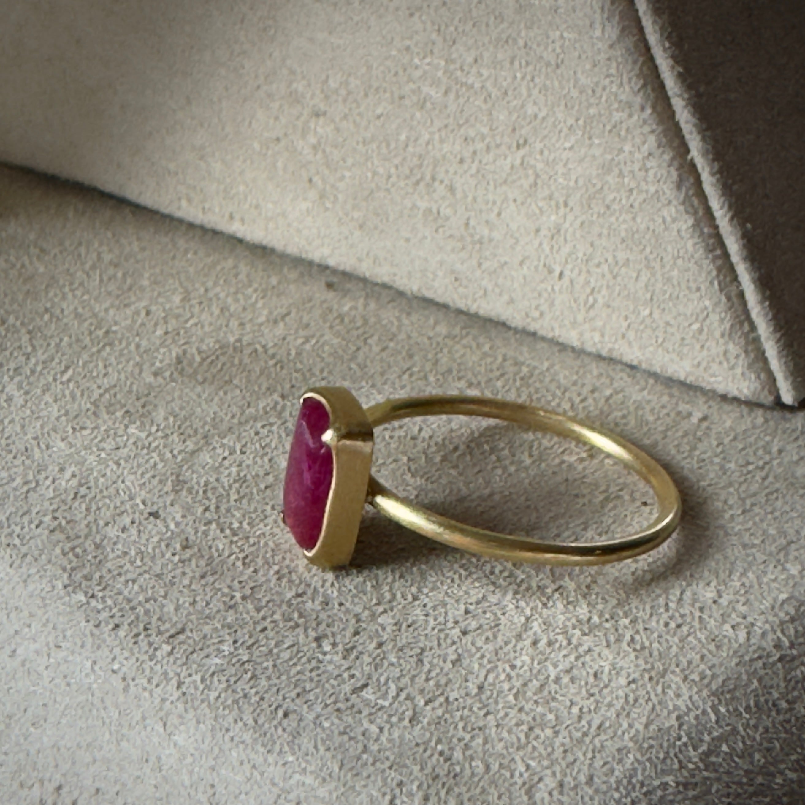Gabriella Kiss 18k Rectangular Cabochon Untreated Ruby Ring - 1.4 ct
