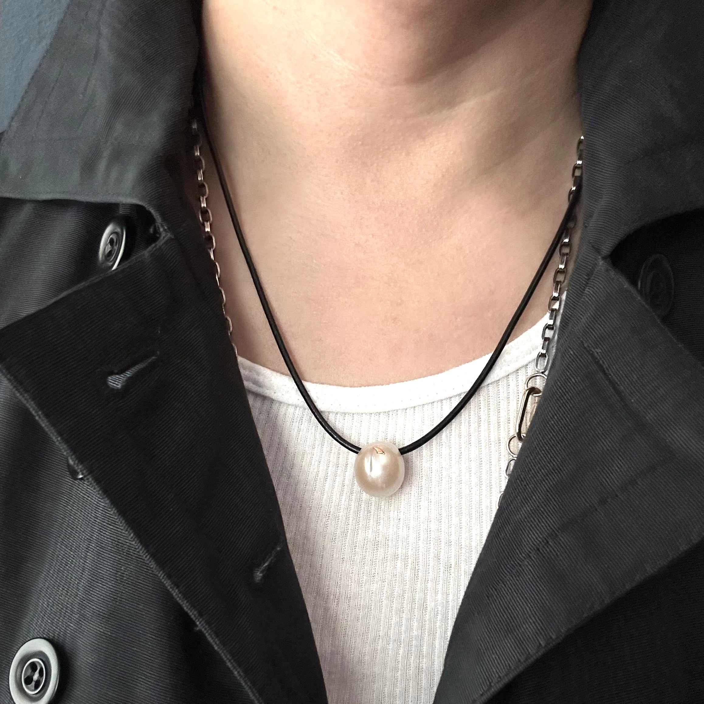 Dezso Oval White Pearl Bead Pendant w/ 18k Shark Fin Inlay