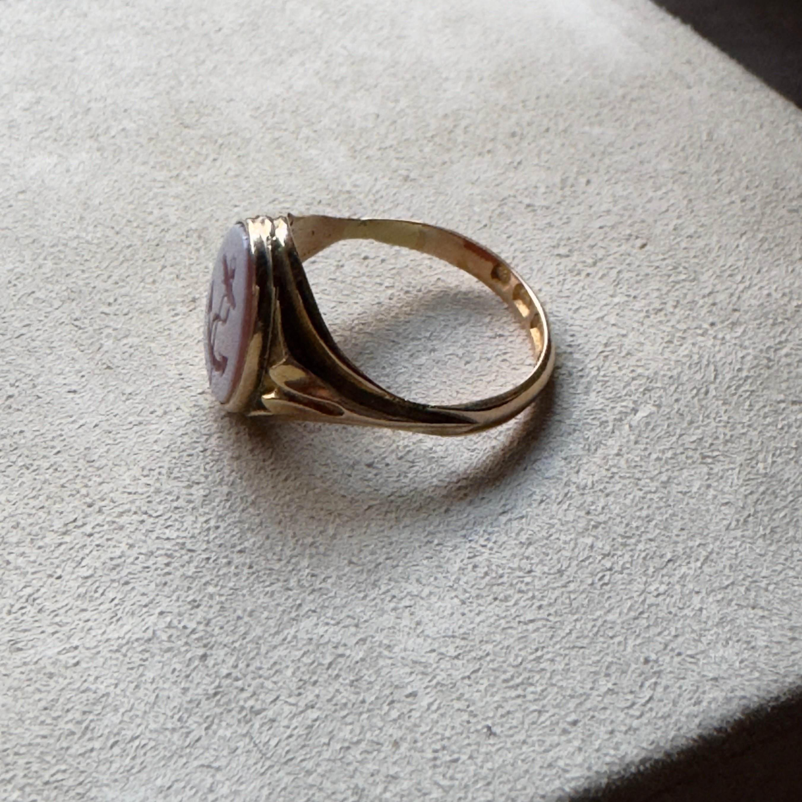 Antique Victorian 15k Chalcedony Intaglio Anchor Ring