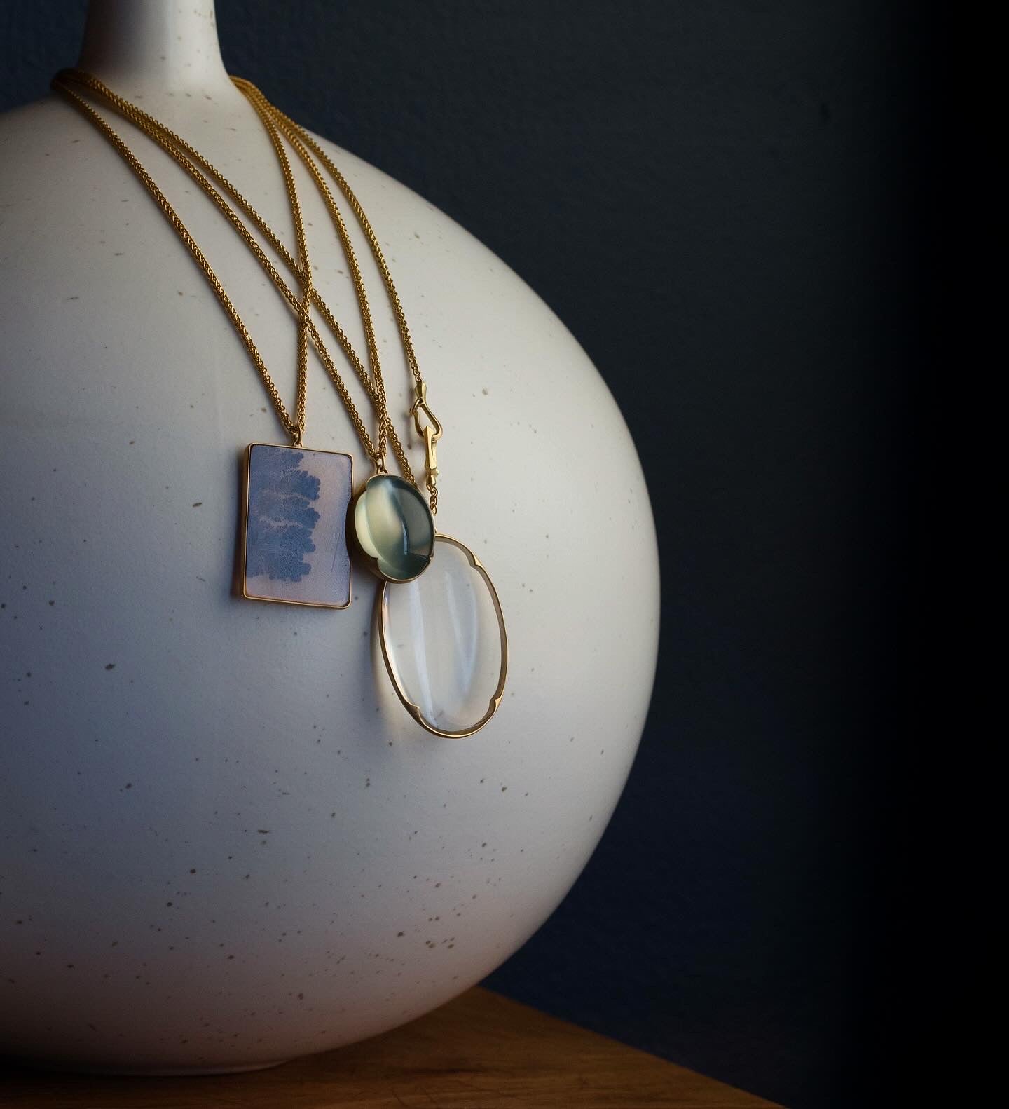 Gabriella Kiss 18k Oval Ceylon Moonstone Pendant Necklace- 18”