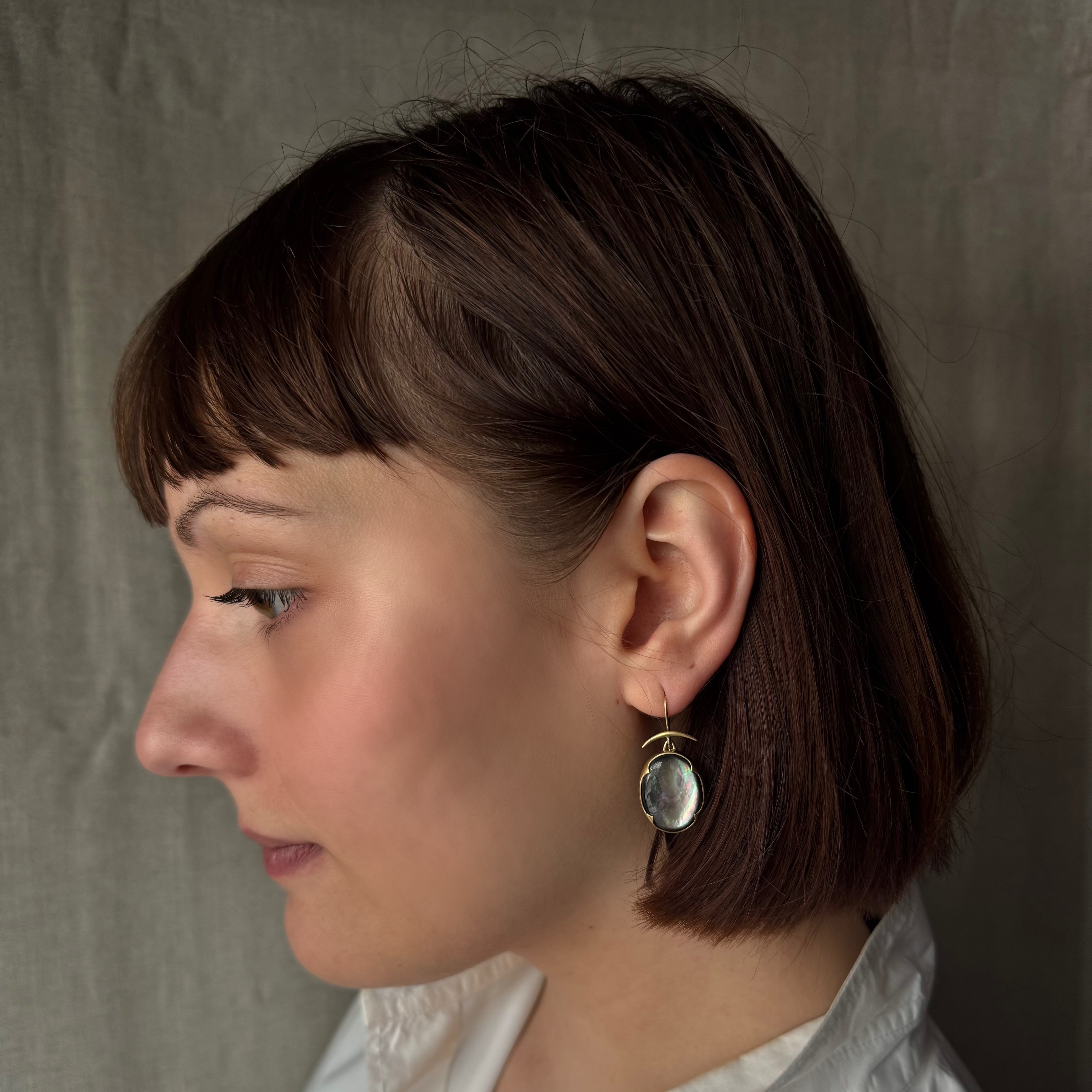 Gabriella Kiss 18k Oval Black Mother-of-Pearl Earrings