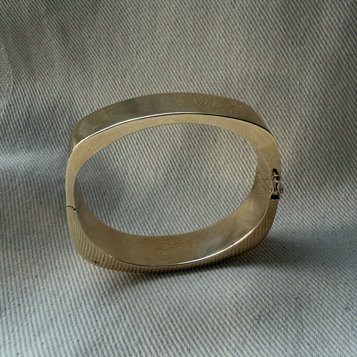 Vintage 18k Minimal Squoval Bangle Bracelet