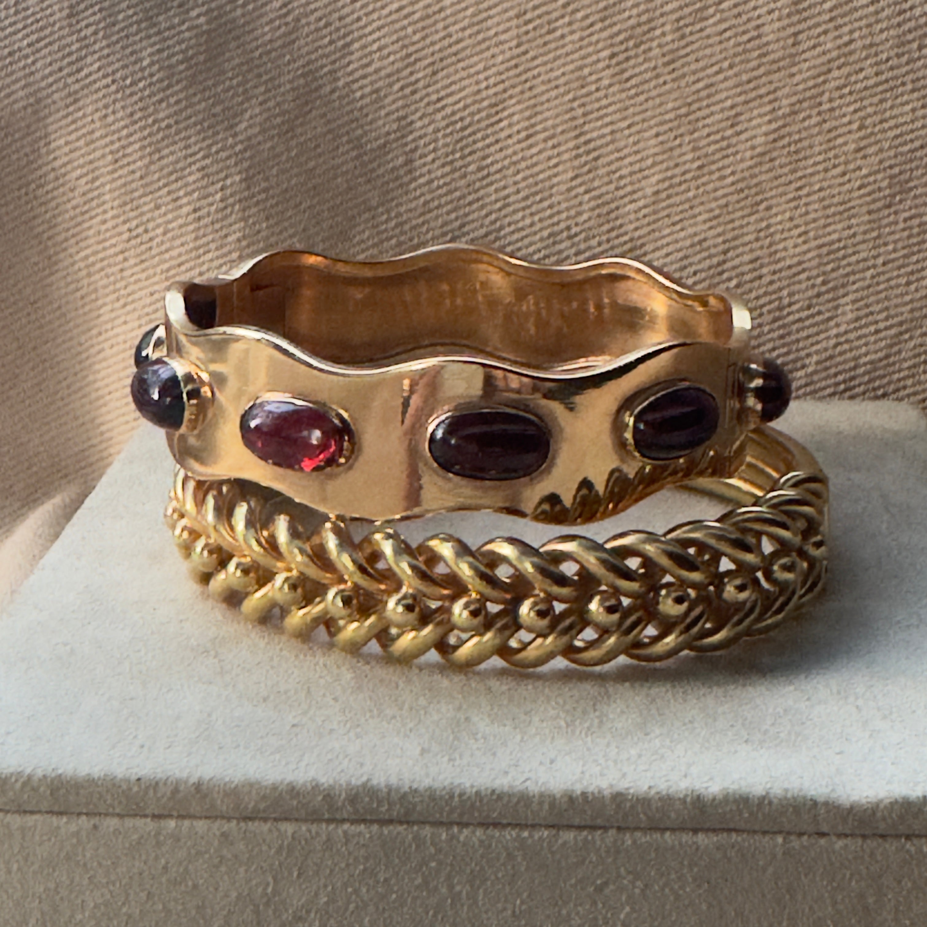 Antique Victorian 9ct Carbuncle Garnet Wavy Bangle Bracelet