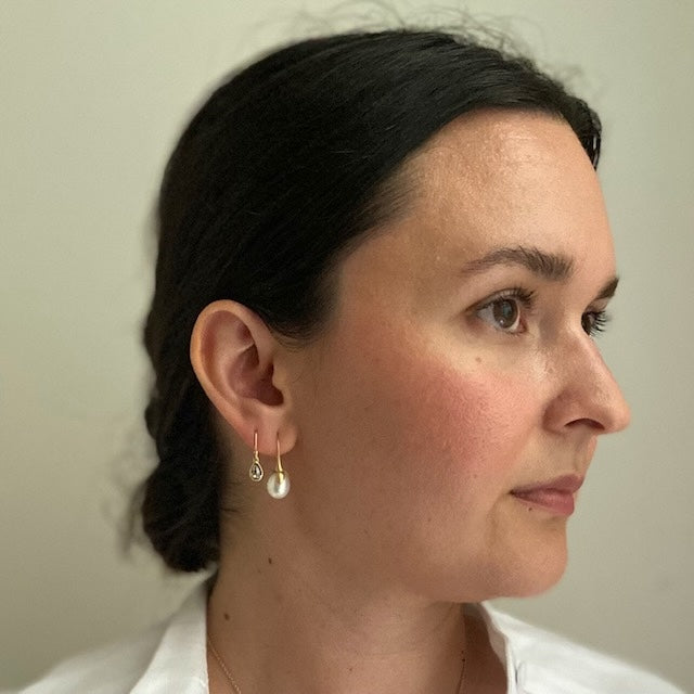 Gabriella Kiss 18k Yellow Gold Palest Pink Eggplant Pearl Earrings