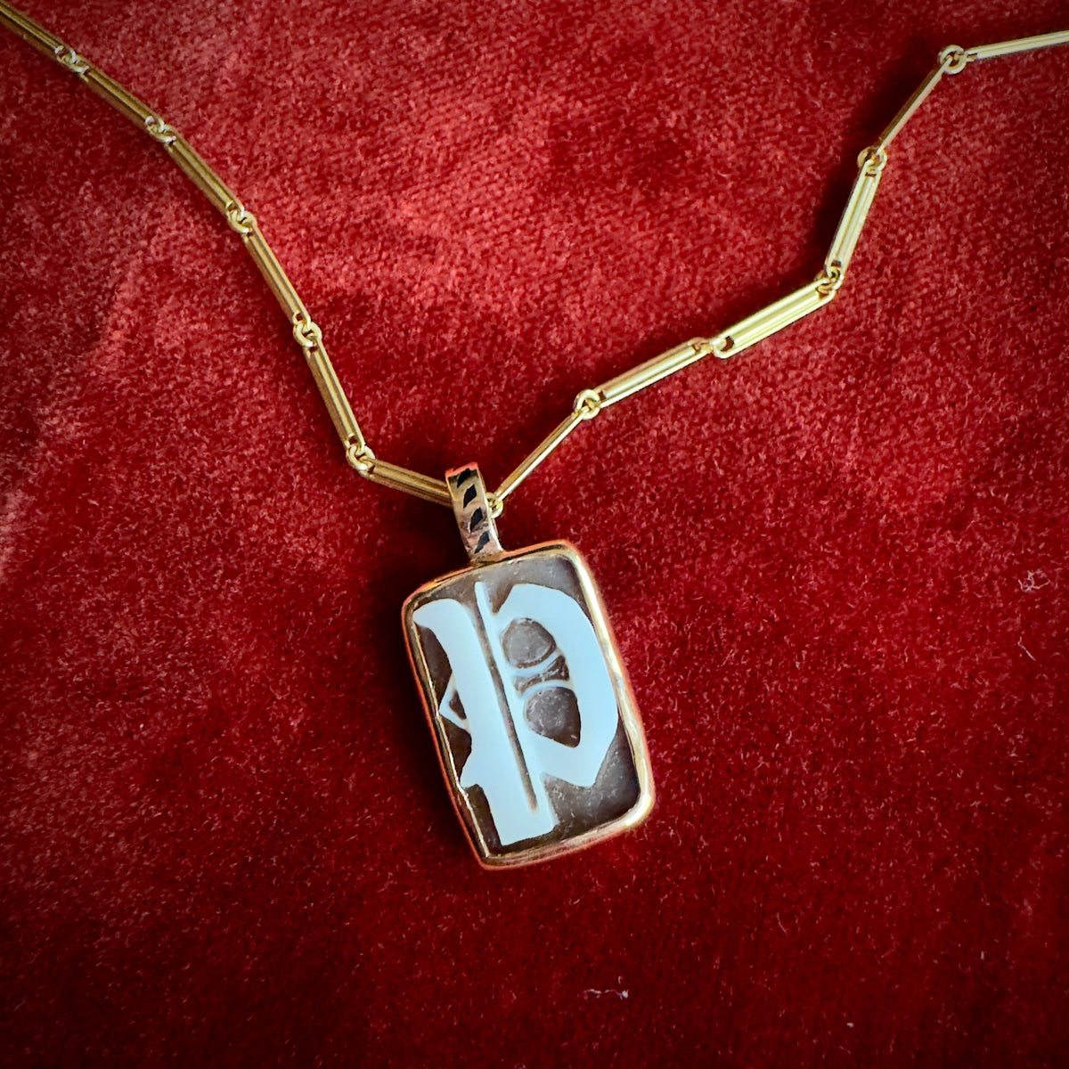 Dezso 18k Classic Carved Shell Cameo Initial Pendant