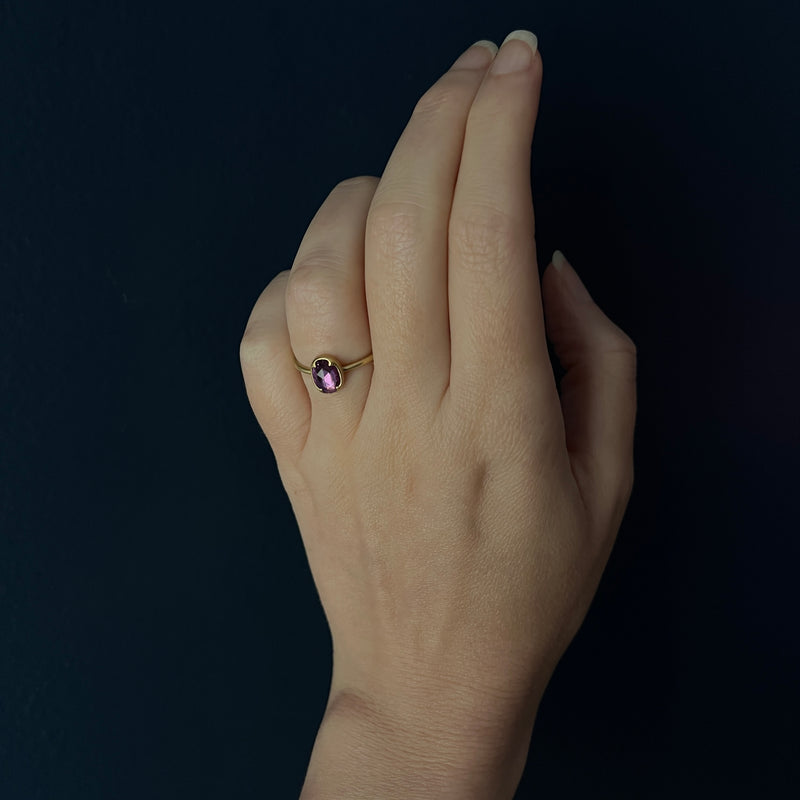 Gabriella Kiss 18k Oval Deep Pink Sapphire Ring - 1.16ct
