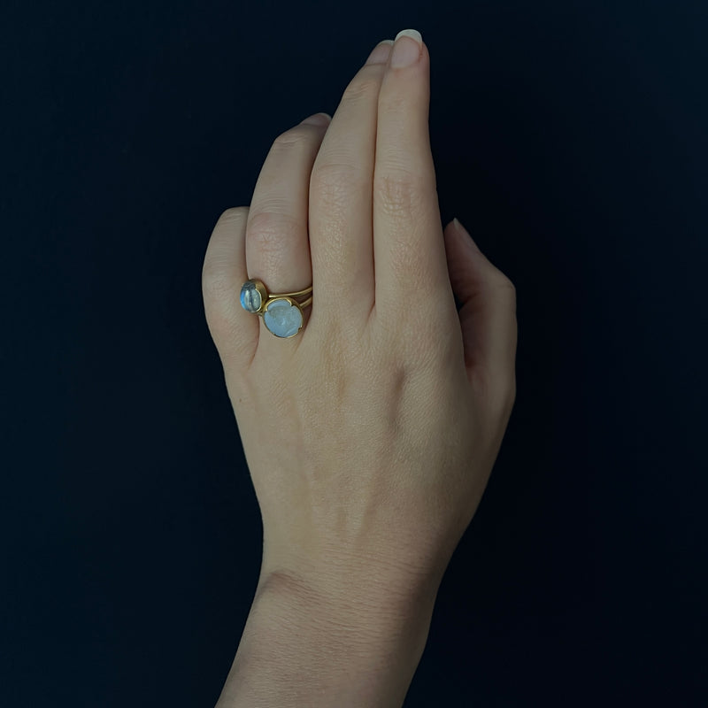Gabriella Kiss 18k Oval Rainbow Moonstone Ring