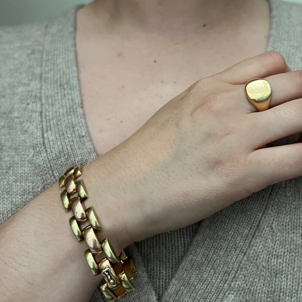Vintage 18k Rounded Square Signet Ring