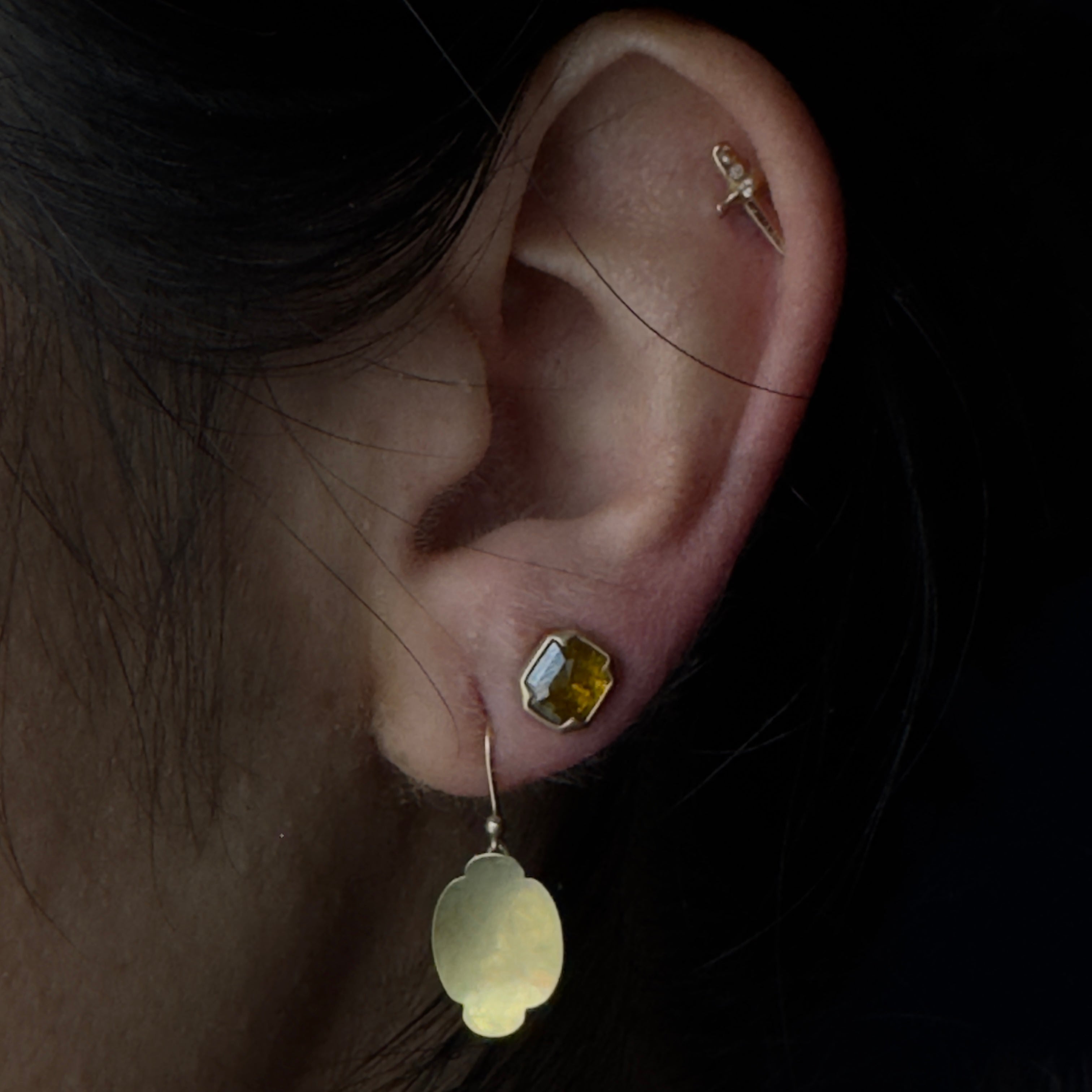 Gabriella Kiss 18k Small Scallop Earrings