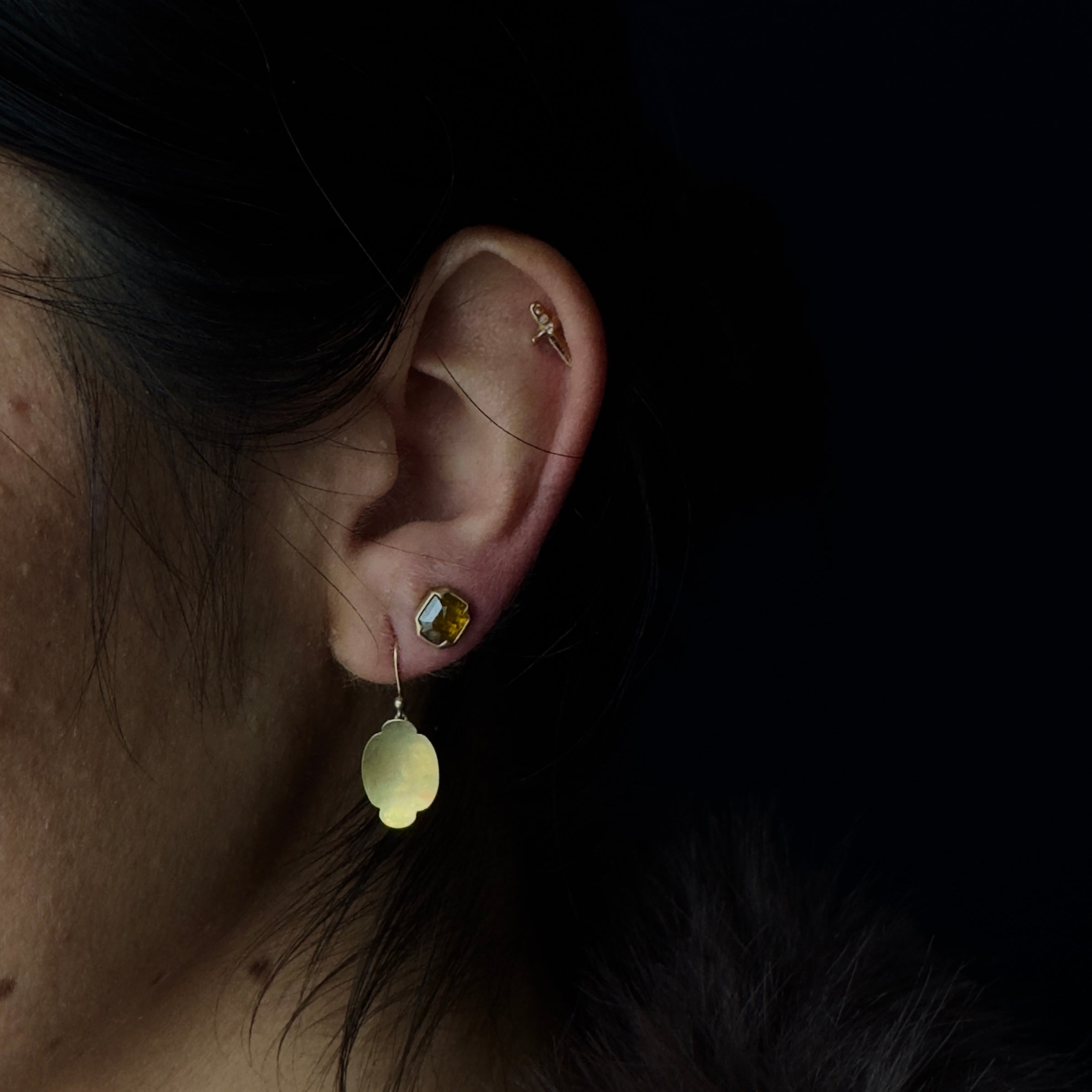 Gabriella Kiss 18k Small Scallop Earrings