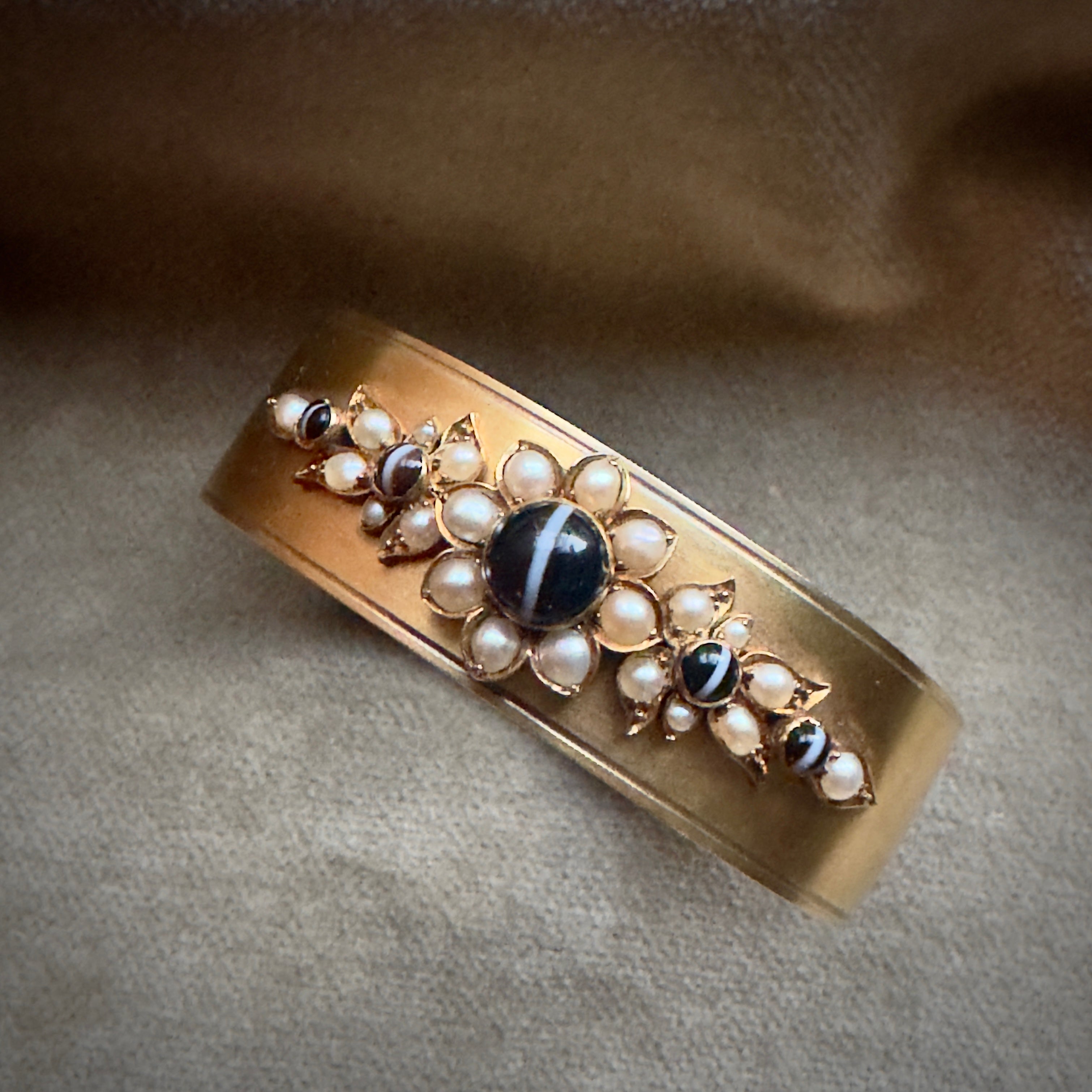 Antique Victorian 18k Agate and Pearl Bangle Bracelet