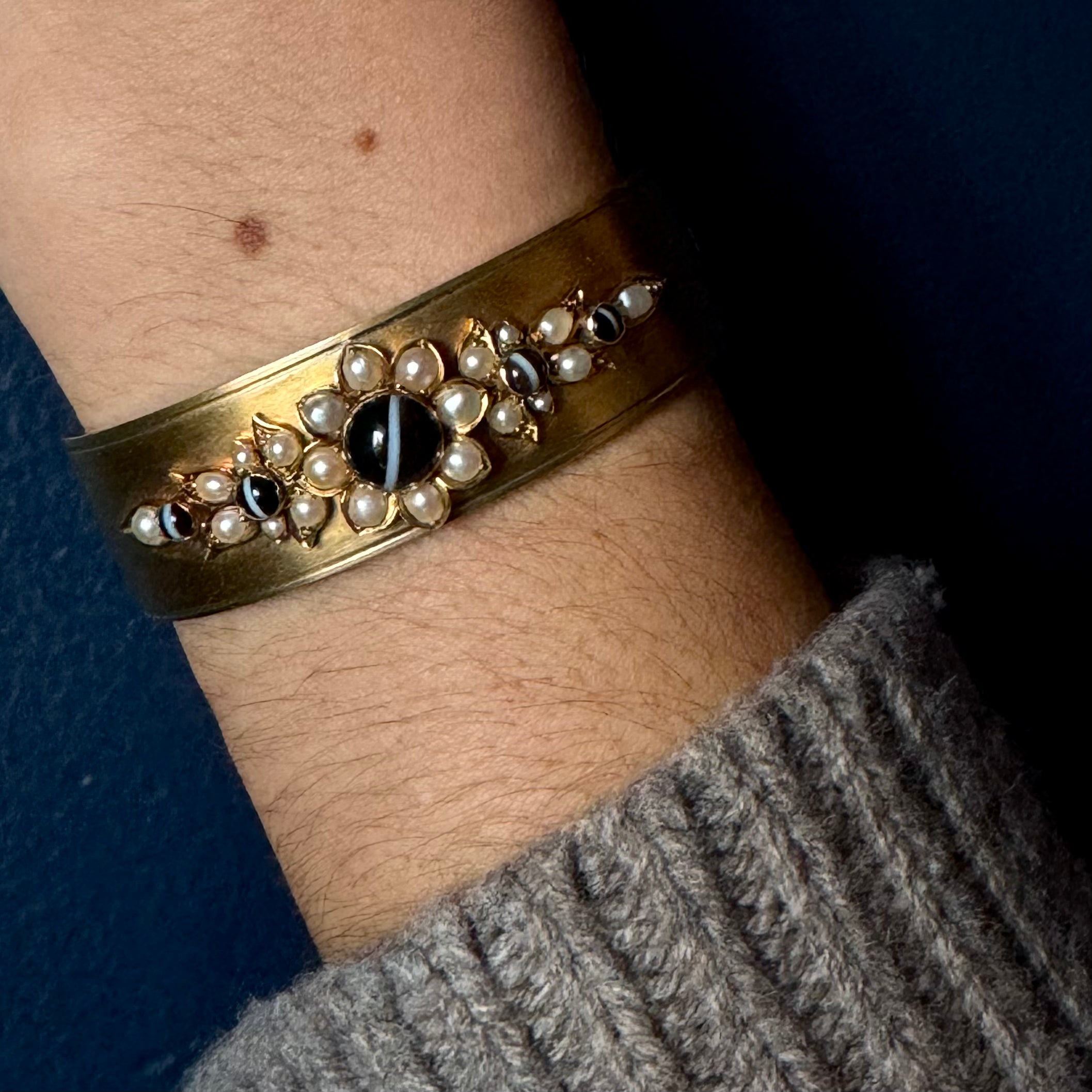 Antique Victorian 18k Agate and Pearl Bangle Bracelet