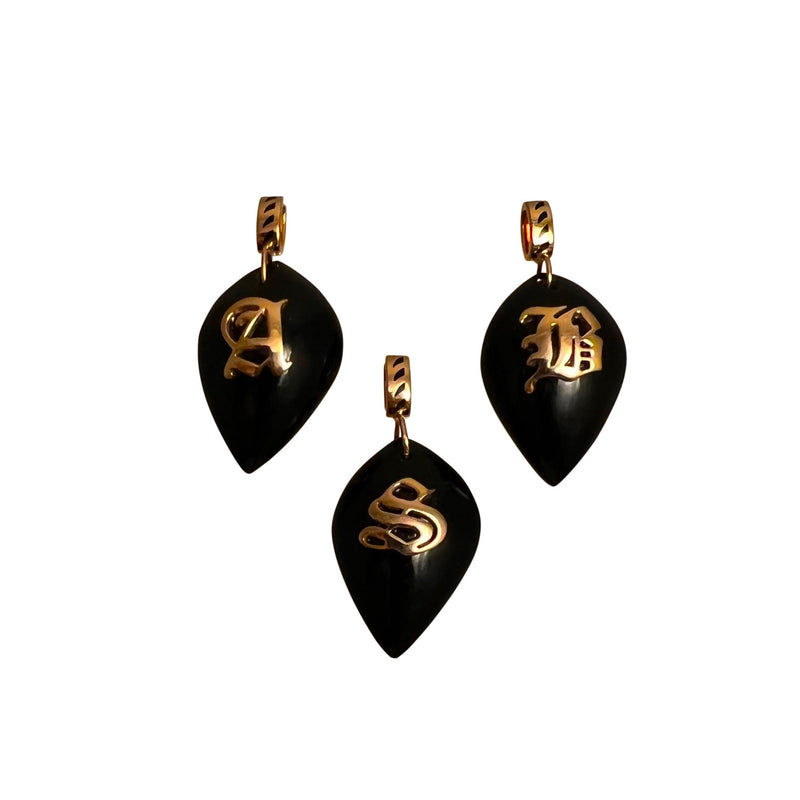 Dezso 18k Classic Carved Cowry with Gold Initial Pendant