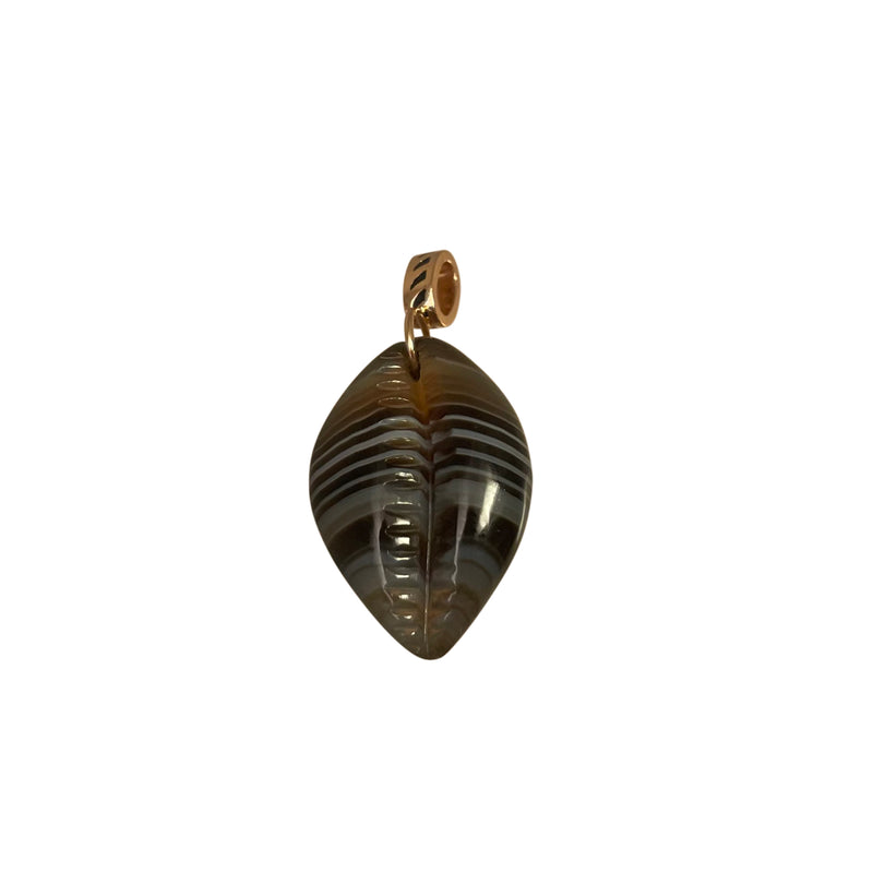 Dezso 18k Classic Carved Agate Cowry Shell Pendant
