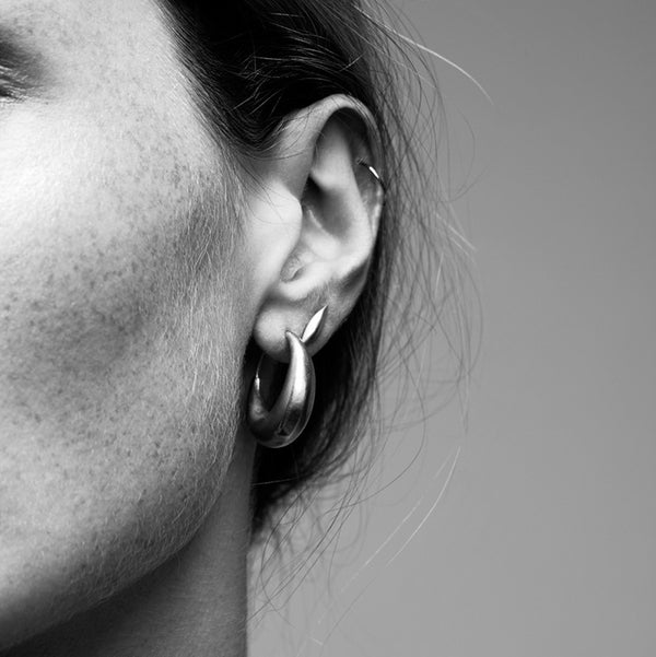 Gillian Conroy 18k Medium Ruchi Hoops Earrings